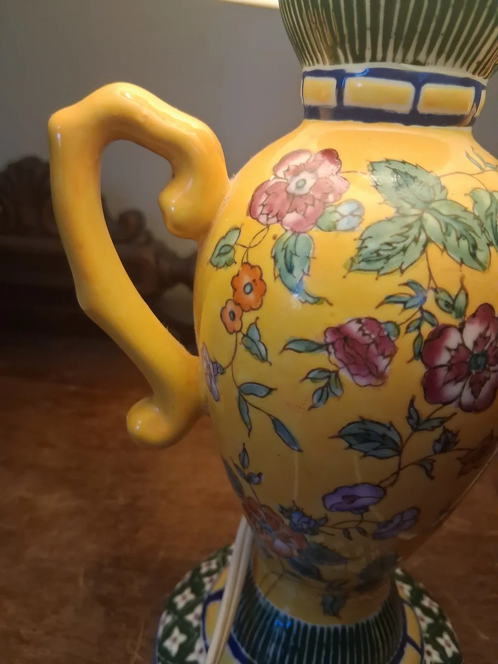 Vintage Chinese Vase/Urn Table Lamp